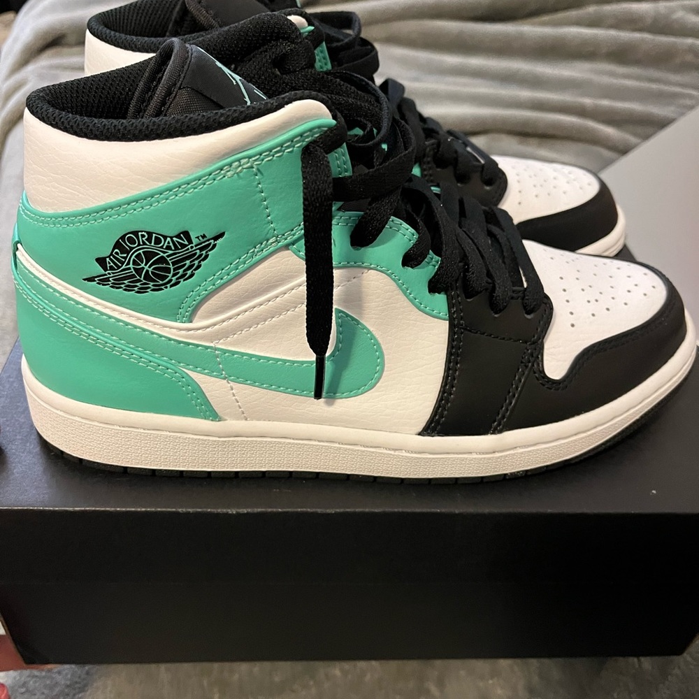 Air Jordan 1 Mid White/Tropical Twist-Black